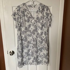 V-neck dress (lined and pockets!!)